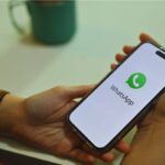 Logo WhatsApp su smartphone