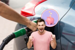 uomo che esulta, salvadanaio e uomo che fa benzina